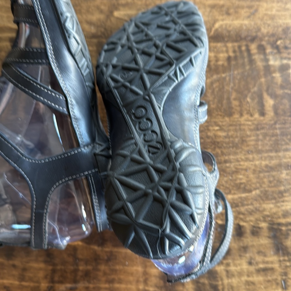 Women's Black Strappy Comfort Sandals - Picture 7 of 7